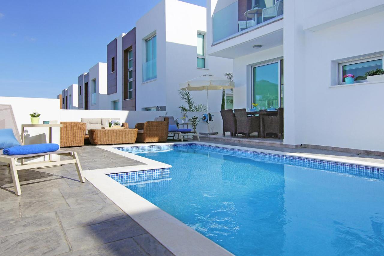 Villa Caren Paralimni Exterior photo