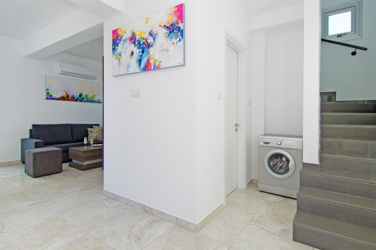 Villa Caren Paralimni Exterior photo
