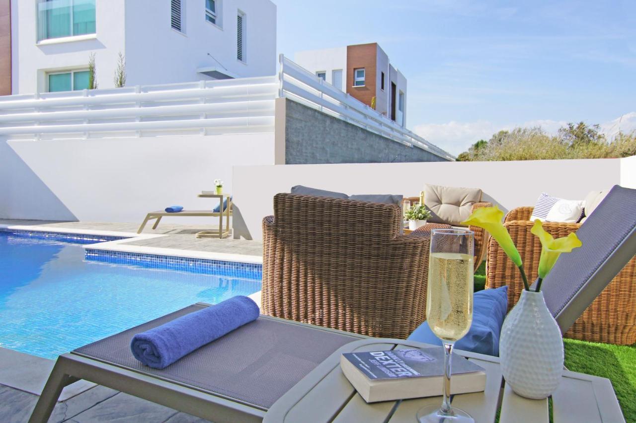 Villa Caren Paralimni Exterior photo